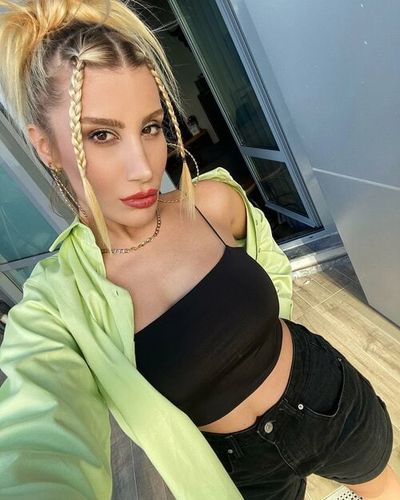 İrem Derici seksi ifşa fotoğrafı 686