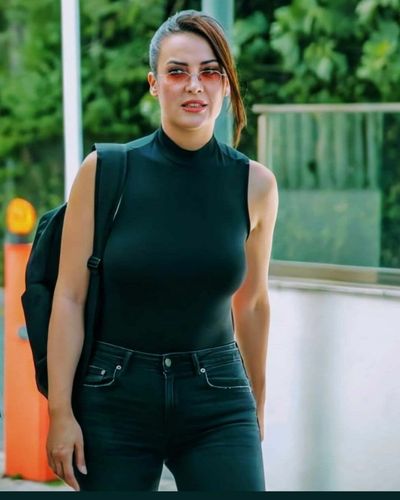 İrem Sak seksi ifşa fotoğrafı 100