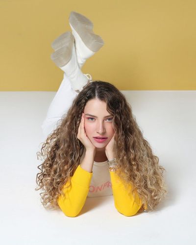 Irmak Arıcı seksi ifşa fotoğrafı 5