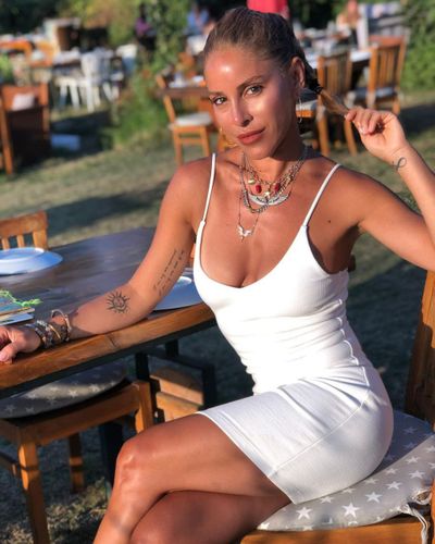 Irmak Ünal seksi ifşa fotoğrafı 2