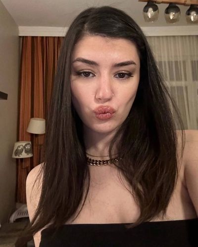 Kardelen Akıncı seksi ifşa fotoğrafı 12