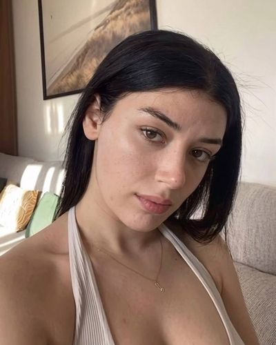 Kardelen Akıncı seksi ifşa fotoğrafı 8