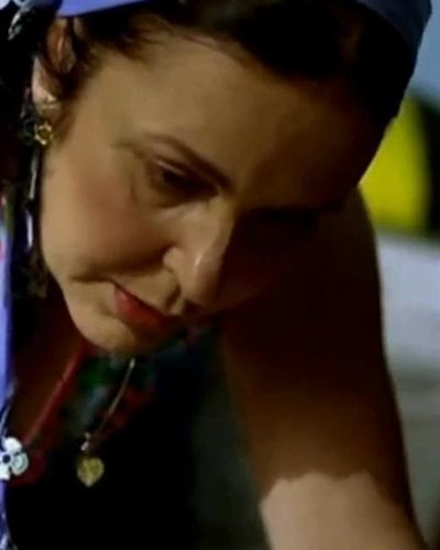 Lale Mansur seksi ifşa fotoğrafı 1 — Misafir (2011)