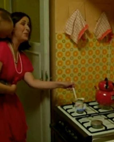 Lale Mansur seksi ifşa fotoğrafı 2 — Misafir (2011)