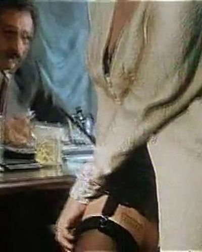 Magali Noel seksi ifşa fotoğrafı 10 — La Banca Di Monate (1976)