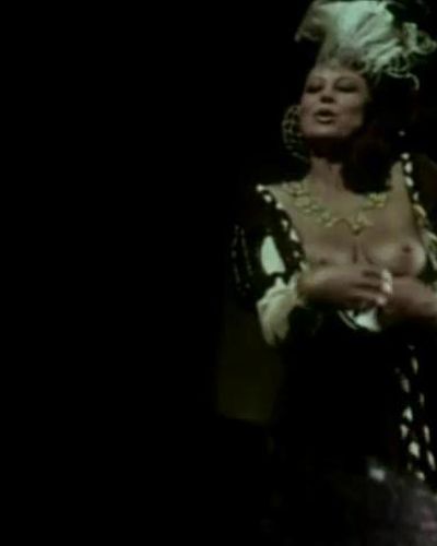 Magali Noel seksi ifşa fotoğrafı 4 — Master Of Love (1979)