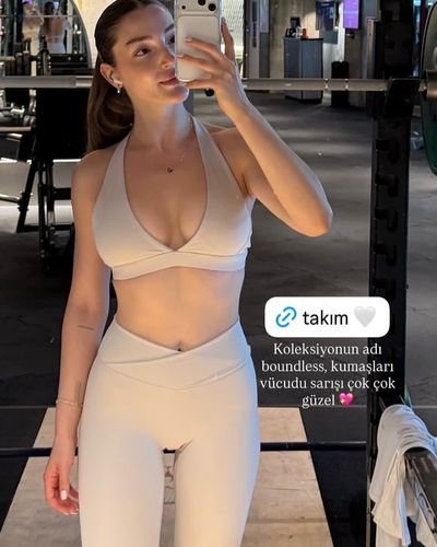 Melek Şahin seksi ifşa fotoğrafı 1