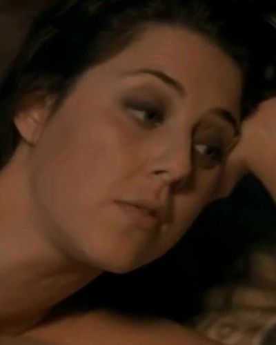 Melis Birkan seksi ifşa fotoğrafı 4 — 46 Yok Olan (2016)
