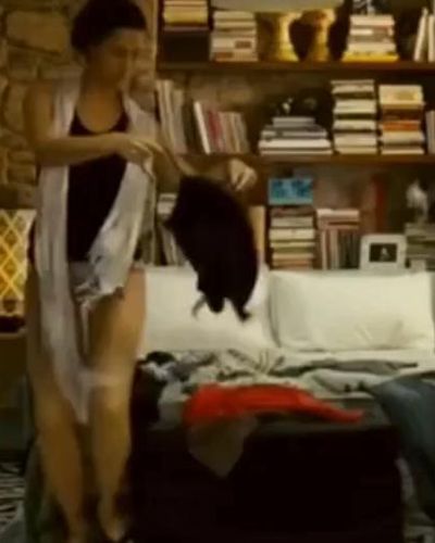 Melis Birkan seksi ifşa fotoğrafı 14 — Issız Adam (2008)