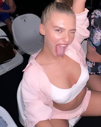 Melisa Döngel seksi ifşa fotoğrafı 1131