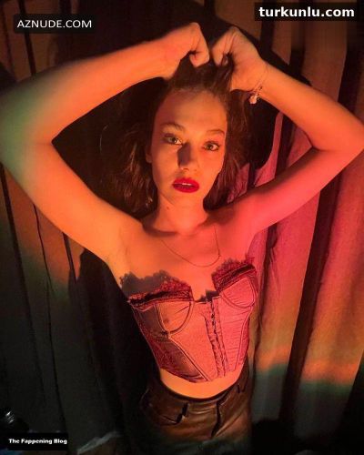 Melisa Şenolsun seksi ifşa fotoğrafı 5 — Melisa Şenolsun Nude And Sexy Photos Collection (2022)