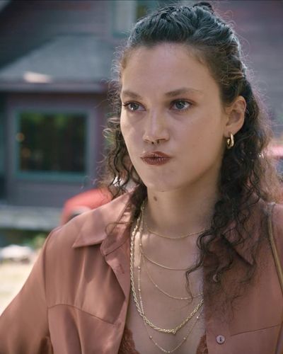 Melisa Şenolsun seksi ifşa fotoğrafı 17 — Atiye (2019)
