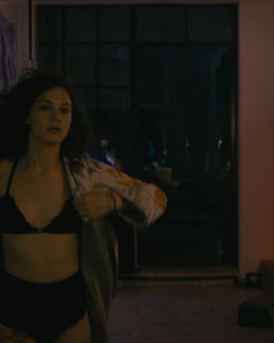Melisa Şenolsun seksi ifşa fotoğrafı 21 — Atiye (2019)