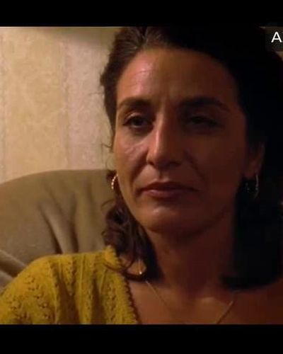 Meral Perin seksi ifşa fotoğrafı 13 — Alles Bleibt Anders (2006)