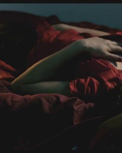 Meral Perin seksi ifşa fotoğrafı 4 — Ohne Dich (2023)