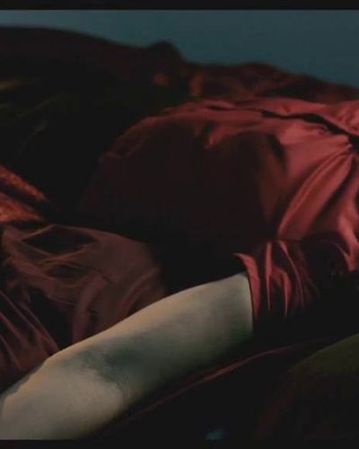 Meral Perin seksi ifşa fotoğrafı 5 — Ohne Dich (2023)