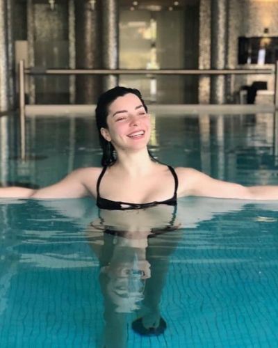 Merve Boluğur seksi ifşa fotoğrafı 77583