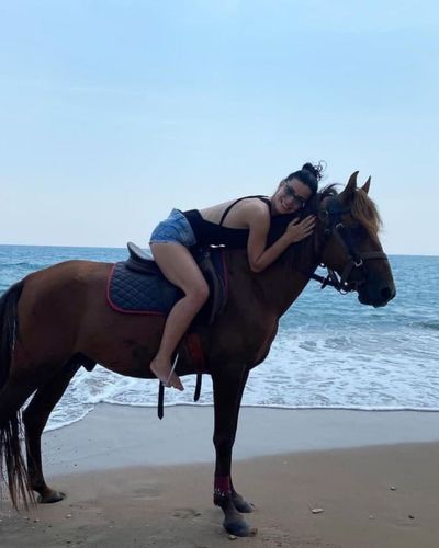 Merve Boluğur seksi ifşa fotoğrafı 77541