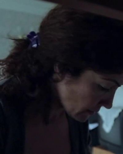 Mihriban Er seksi ifşa fotoğrafı 10 — Köksüz (2014)