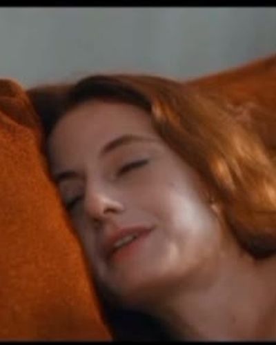 Nazlı Bulum seksi ifşa fotoğrafı 20 — Tam Bir Centilmen (2024)
