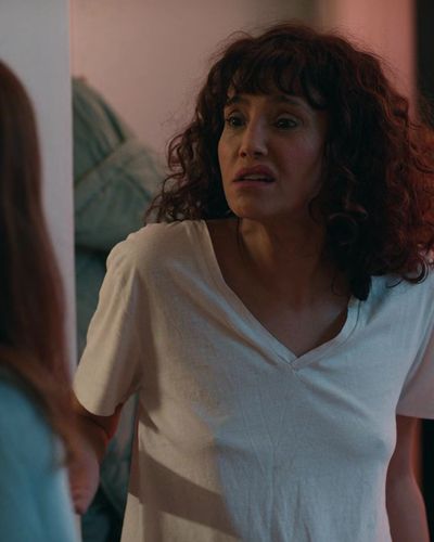 Nehir Erdoğan seksi ifşa fotoğrafı 2 — Mira: Her Şey Yolundaymış Gibi (2026)