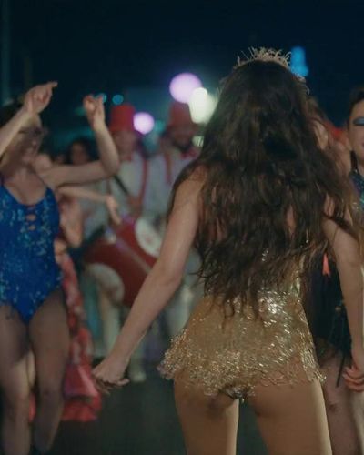 Neslihan Atagül seksi ifşa fotoğrafı 3 — Ah Belinda (2023)
