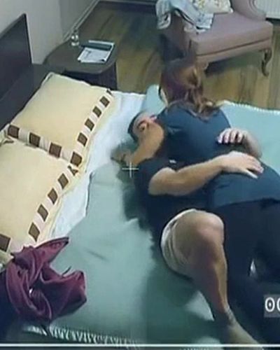 Neslihan Yeldan seksi ifşa fotoğrafı 1 — Vücut (2012)