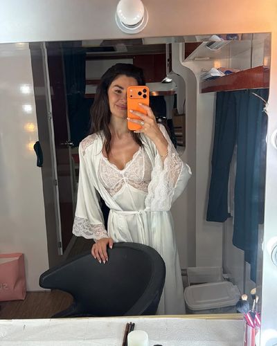 Nesrin Cavadzade seksi ifşa fotoğrafı 898