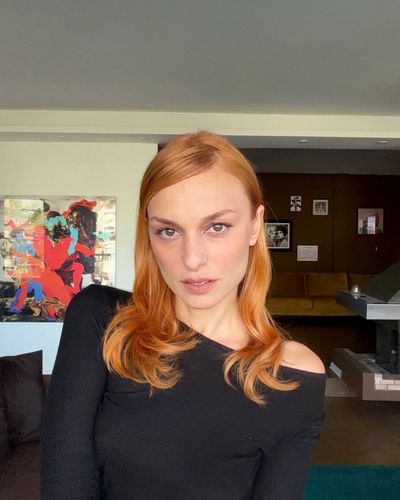 Nilperi Sahinkaya seksi ifşa fotoğrafı 18