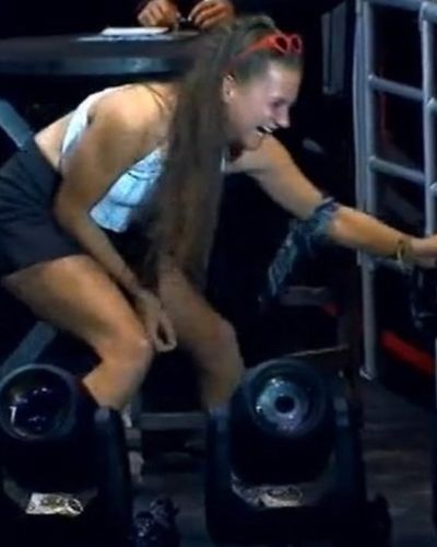 Nisa Bölükbaşı seksi ifşa fotoğrafı 21