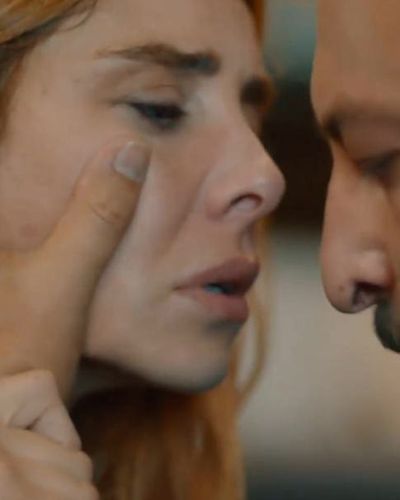 Nur Fettahoğlu seksi ifşa fotoğrafı 1 — Babil (2020)