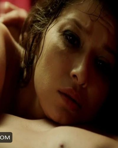 Nurgül Yeşilçay seksi ifşa fotoğrafı 4 — Aşk Kırmızı (2013)