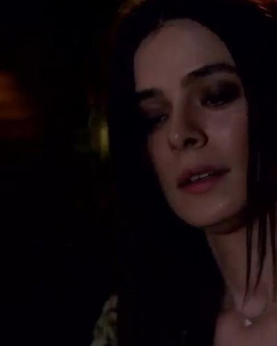 Özge Özpirinççi seksi ifşa fotoğrafı 19 — Fi (2017)