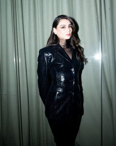 Özge Törer seksi ifşa fotoğrafı 1