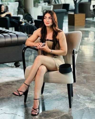 Özge Törer seksi ifşa fotoğrafı 5