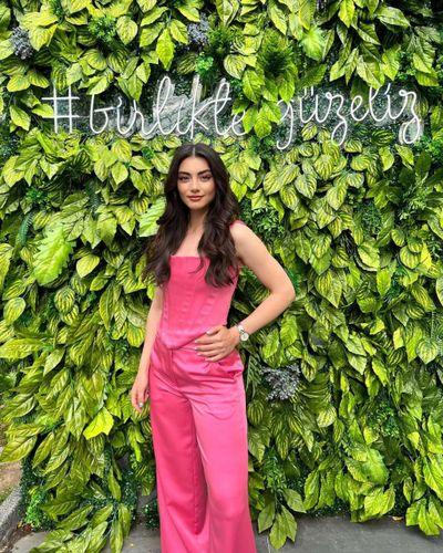 Özge Törer seksi ifşa fotoğrafı 95