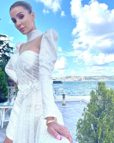 Özge Ulusoy seksi ifşa fotoğrafı 7