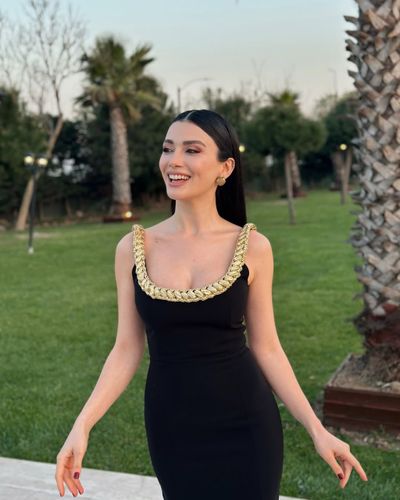 Özge Yağız seksi ifşa fotoğrafı 14