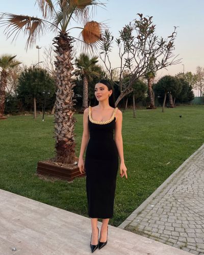 Özge Yağız seksi ifşa fotoğrafı 16