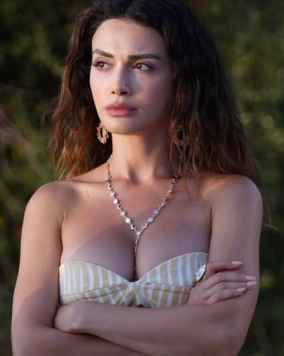 Özge Yağız seksi ifşa fotoğrafı 241