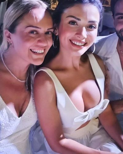 Özge Yağız seksi ifşa fotoğrafı 256