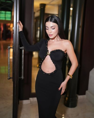 Özge Yağız seksi ifşa fotoğrafı 45