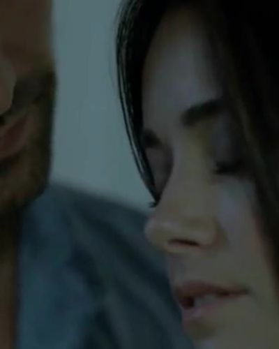 Özgü Namal seksi ifşa fotoğrafı 4 — Merhamet (2013)