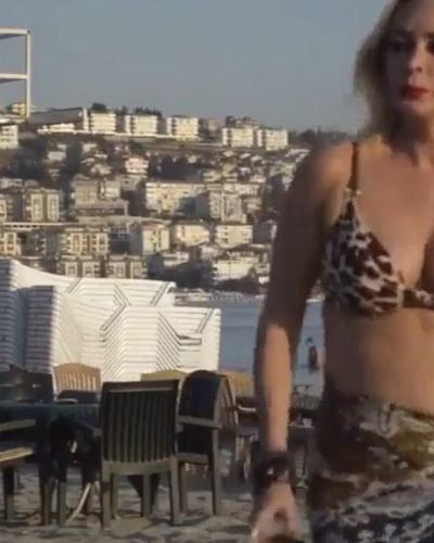 Özlem Savaş seksi ifşa fotoğrafı 2 — Zampara Seyfettin 2 (2017)