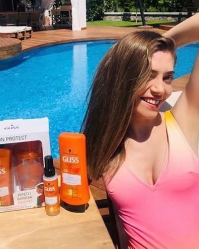 Öznur Serçeler seksi ifşa fotoğrafı 24384