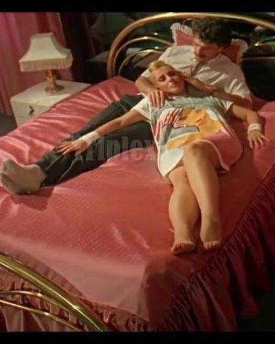 Perihan Savaş seksi ifşa fotoğrafı 2 — Sapık Kadın (1988)