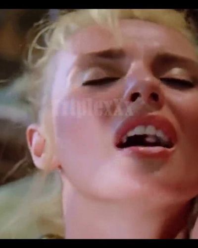Perihan Savaş seksi ifşa fotoğrafı 3 — Sapık Kadın (1988)