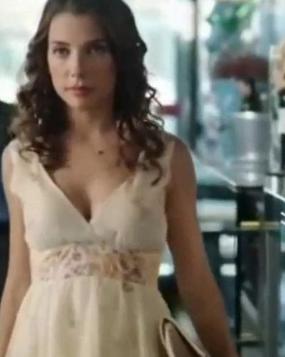 Pınar Göktaş seksi ifşa fotoğrafı 5 — Aşk Oyunu (2014)