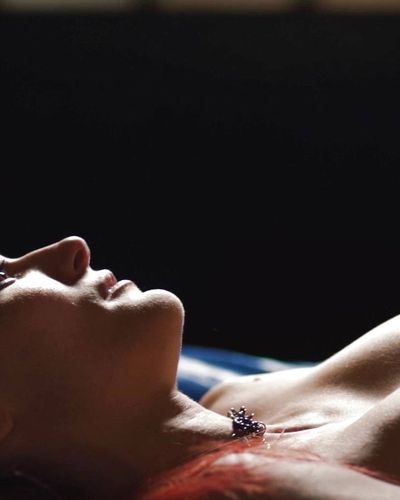 Saadet Aksoy seksi ifşa fotoğrafı 23 — Twice Born (2012)