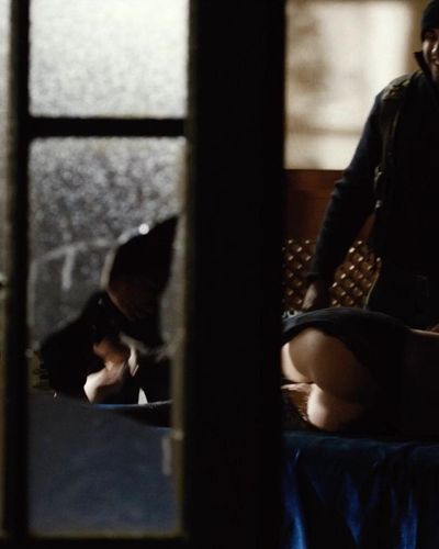 Saadet Aksoy seksi ifşa fotoğrafı 24 — Twice Born (2012)